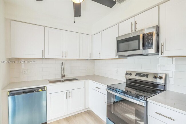 Foto del edificio - 9055 NW 33rd Ave