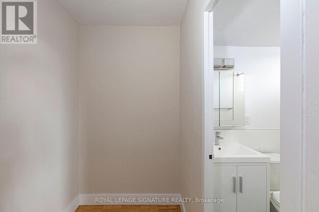 Photo du bâtiment - 525 Eglinton Ave E