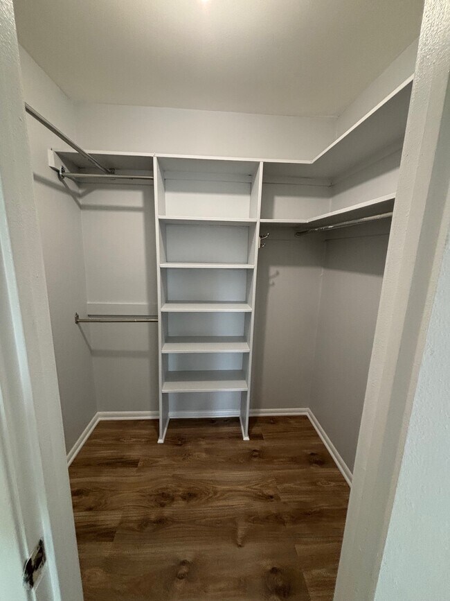 Foto del edificio - 2114 Bonnywood Ln