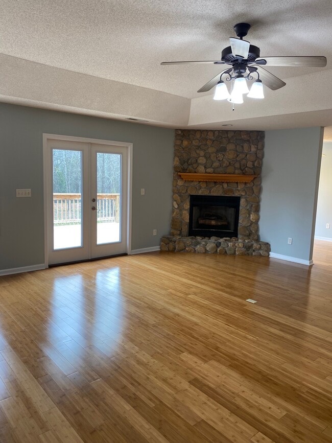 Building Photo - 1183 Wilderness Trl