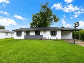 Building Photo - 213 Oak Park Dr