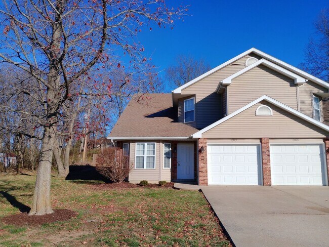 Building Photo - 4921-4923 W. Millbrook Dr.