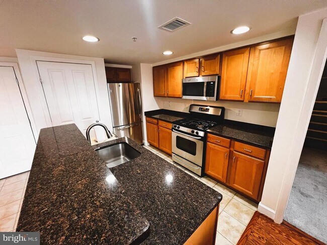 Foto del edificio - 1220 N Fillmore St