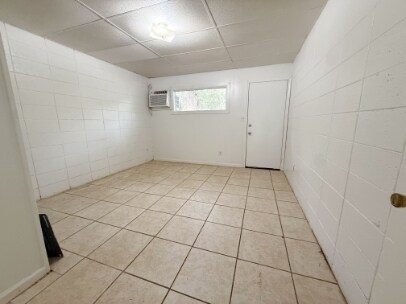 Foto del edificio - 1110 Carswell Ave