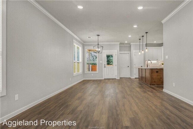 Building Photo - 3 br, 2 bath House - 2611 Southside Drive