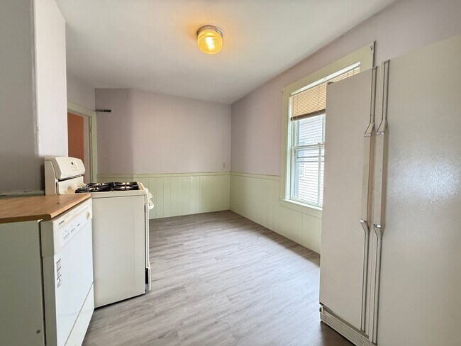 Foto del edificio - 57 Rindge Ave