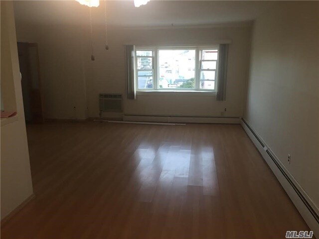 Building Photo - 102-11 158th Ave