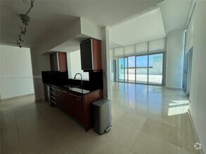 Building Photo - 1331 Brickell Bay Dr