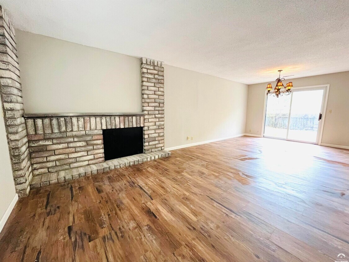 Foto principal - 3709 Brush Creek Dr