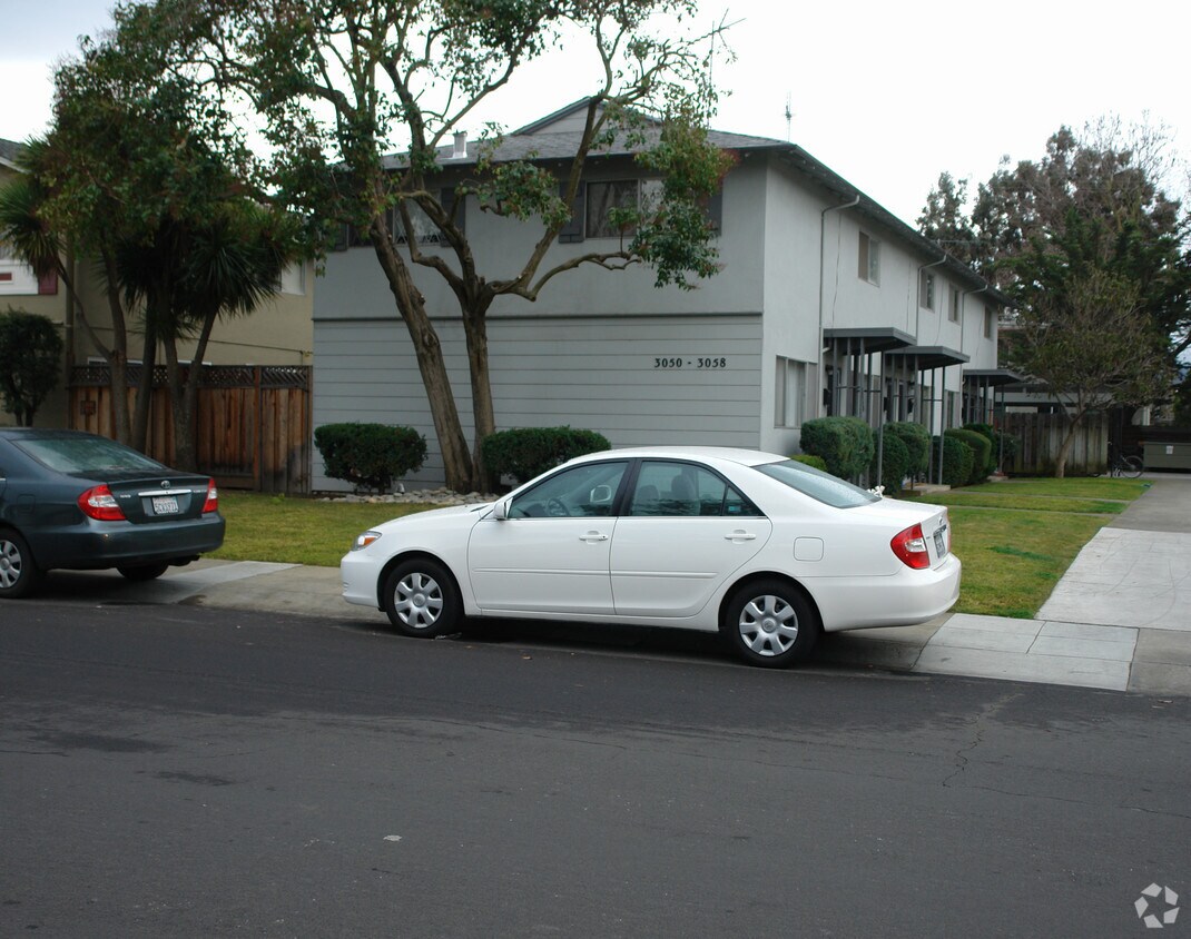 Primary Photo - 3050-3058 Emerson St
