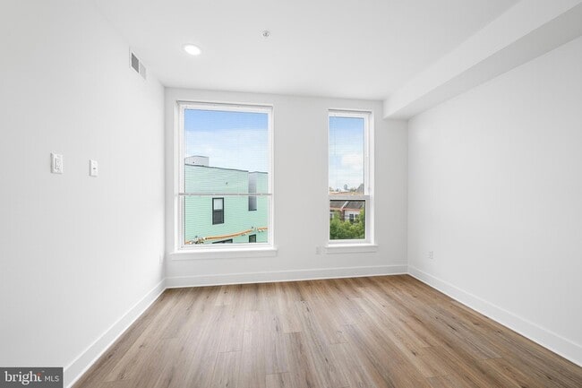 Foto del edificio - 4324 Lancaster Ave