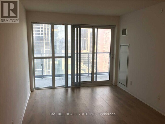 Photo du bâtiment - 5162 Yonge St