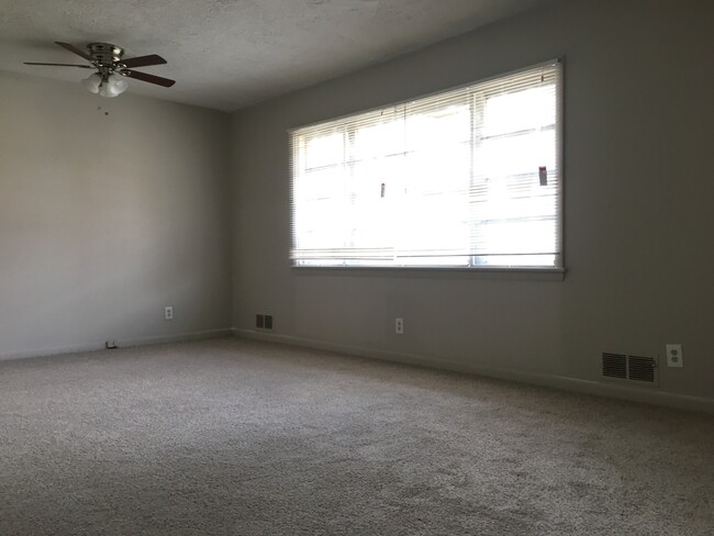 Building Photo - Cozy 2 Bedroom 2 Bathroom Home minutes fro...