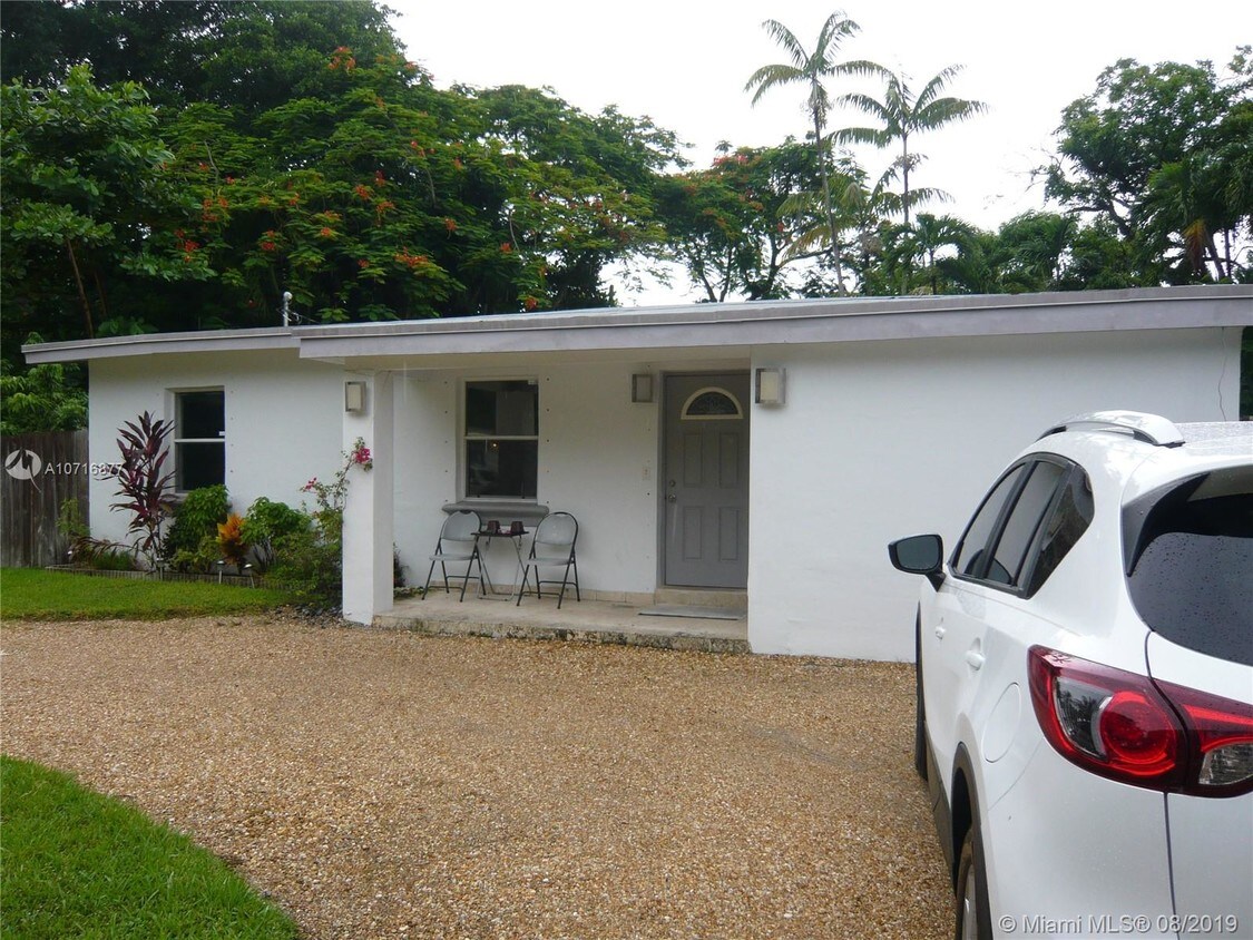 Foto principal - 6400 SW 62nd Ct