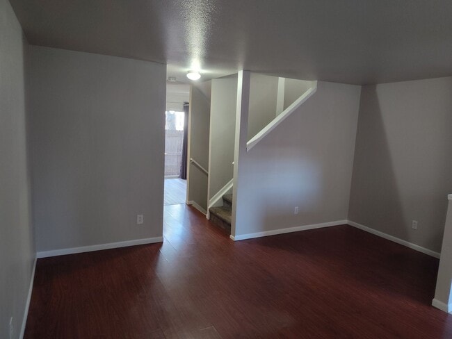 Building Photo - 3 Bed / 2.5 Bath Townhome in Longmont – $1,795/month