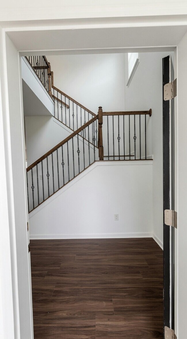 Building Photo - 5537 Hydrangea St