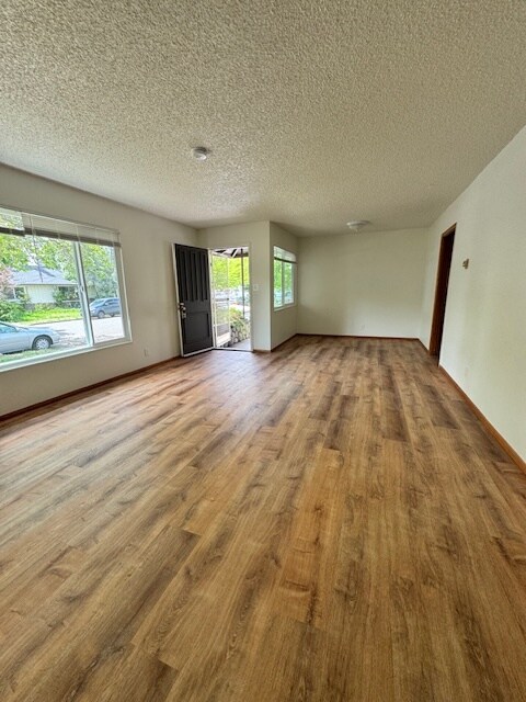 Foto del edificio - 6015 Susan Rd
