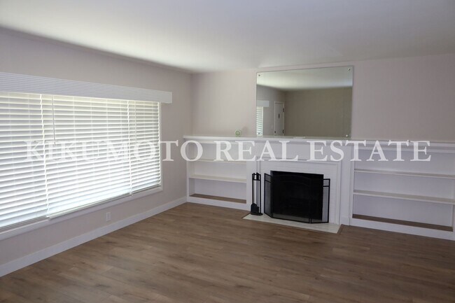 Foto del edificio - 2 bedrooms, 1 bath, Large 2 car garage & carport