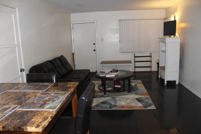 Foto del edificio - 9017 Ramsgate Ave