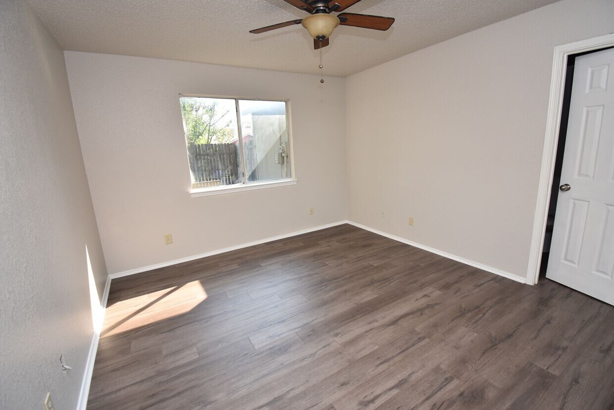 Foto principal - 3-2-1 Duplex Pflugerville