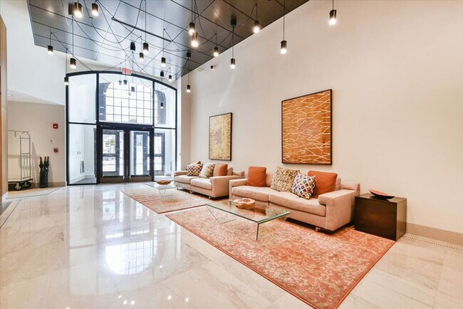 Foto del edificio - 8 Harrison Ave