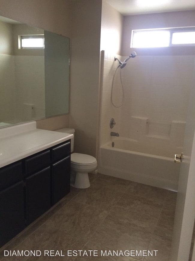 Building Photo - 3204 Brookside Dr