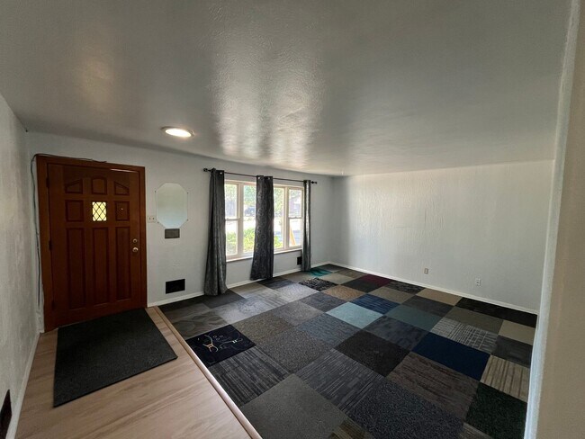 Building Photo - 3 Bed 2 Bath | Aurora, CO | House