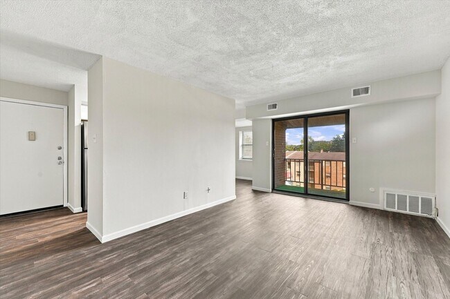 Building Photo - 1424 Valley Dr