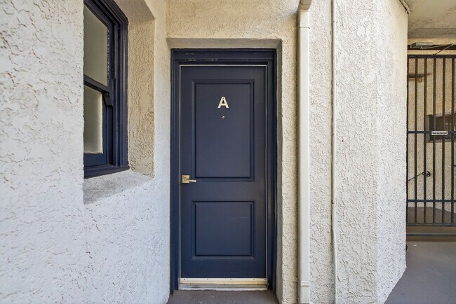 Foto del edificio - 405 W 3rd St