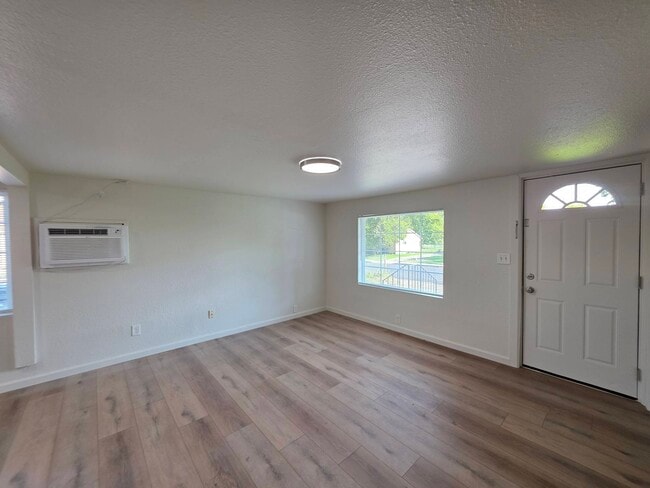 Building Photo - 931 Sanford Ave