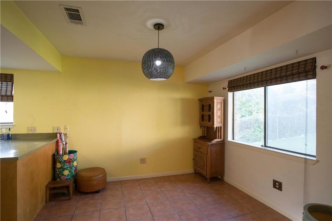 Building Photo - 2114 Shiloh Dr