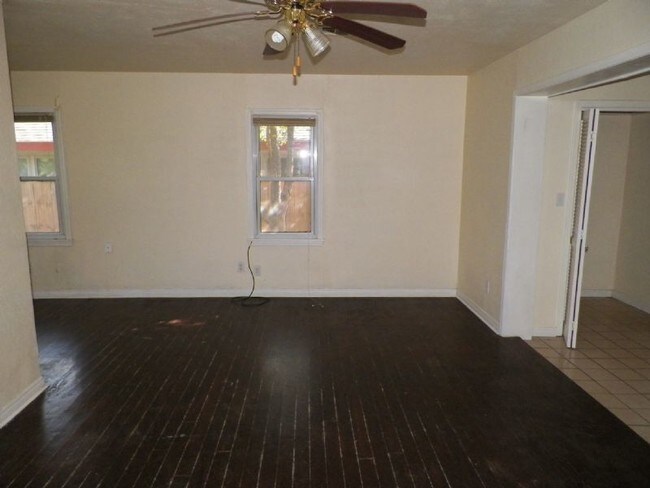 Foto del edificio - 313 W Gore Blvd