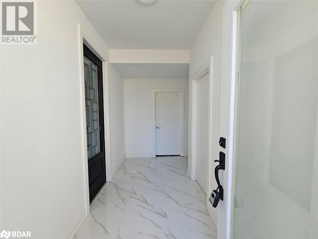 Building Photo - 63 Victoria Wood Ave