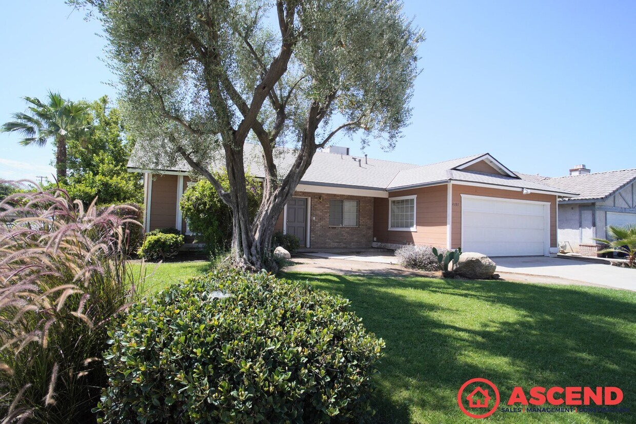 Primary Photo - Lovely Home In Southwest Bakersfield!