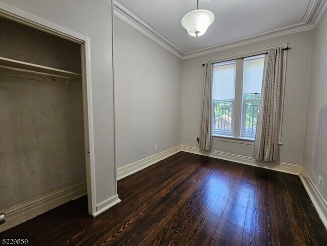 Foto del edificio - 302 Princeton Ave