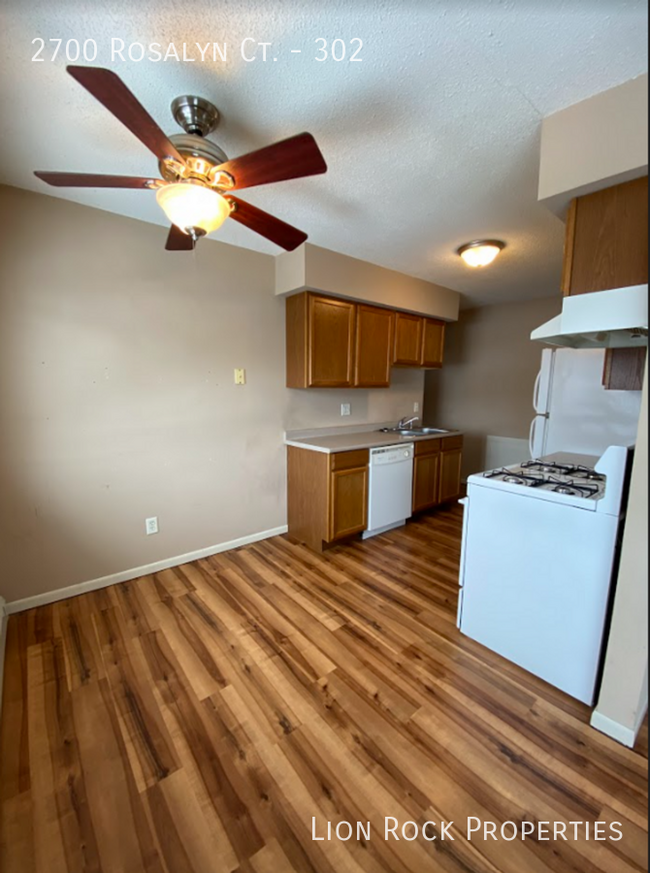 Building Photo - 2700 Rosalyn Ct