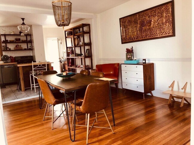 Comedor, Cocina - 701 W 37th St