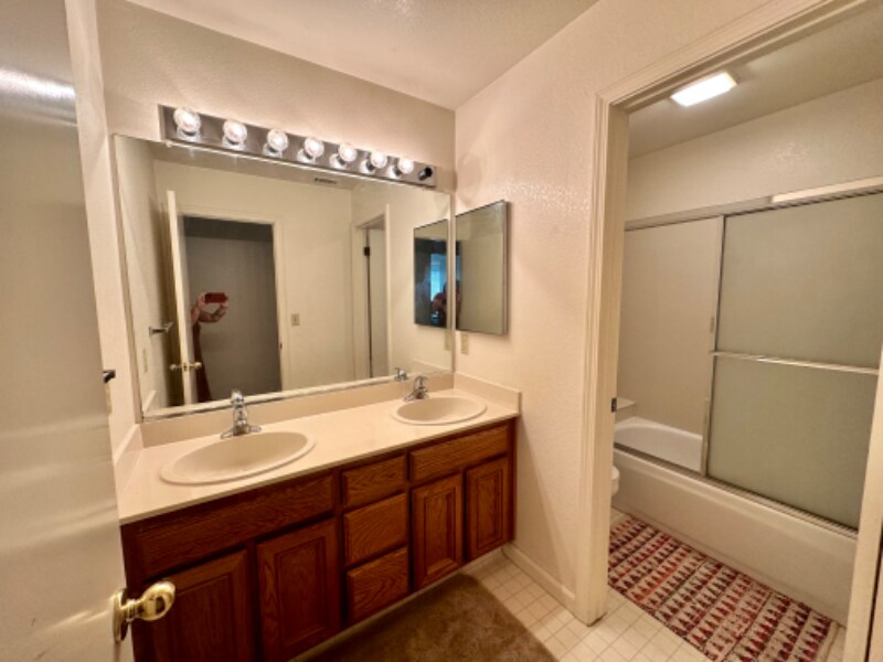 Building Photo - 1743 White Oak Ln