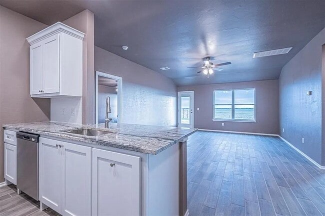 Building Photo - 1524 Highland Loop