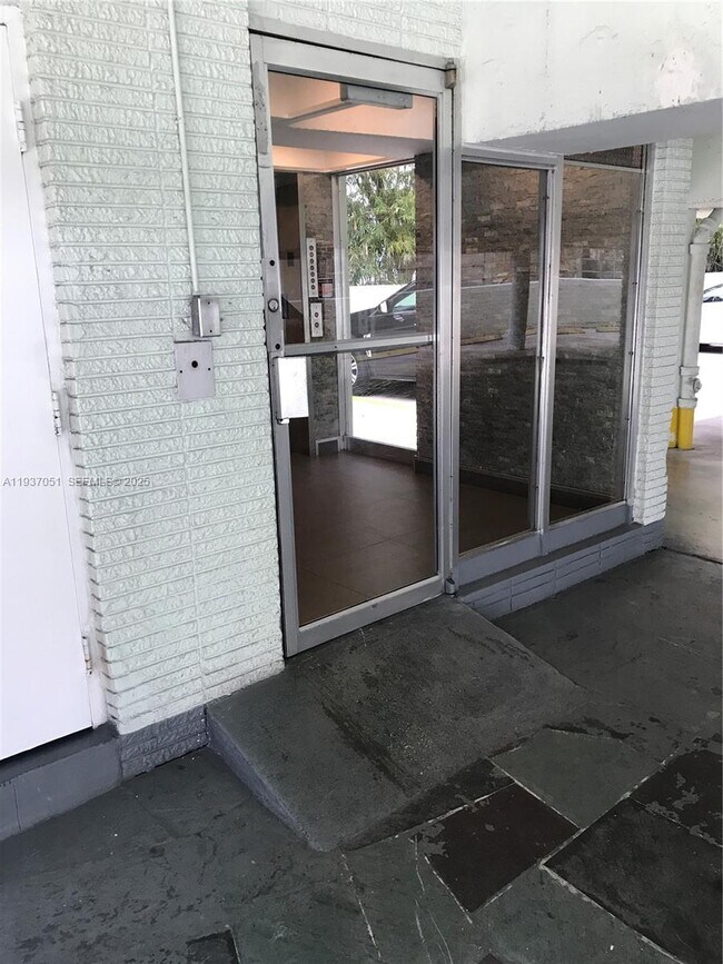 Building Photo - 1732 Meridian Ave