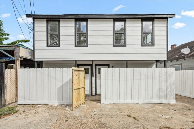 Foto del edificio - 3229 Holman St