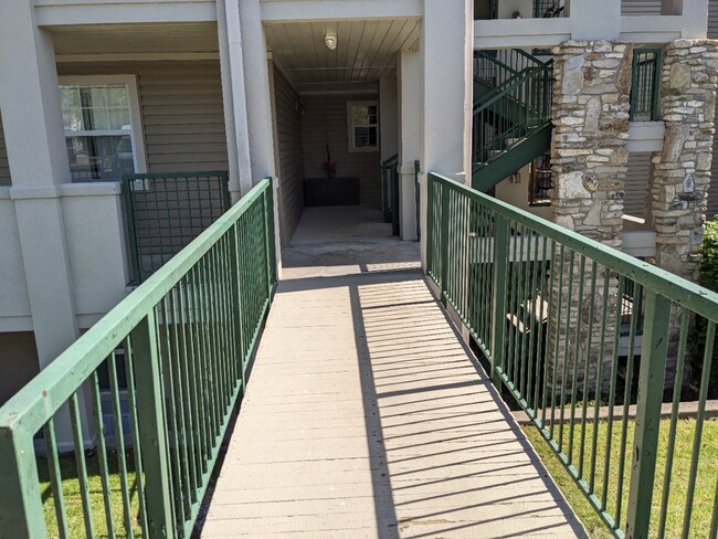 Entrada principal sin escaleras - 180 W Rockford Dr