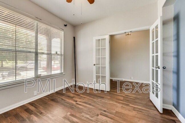 Building Photo - 1325 Mockingbird Dr