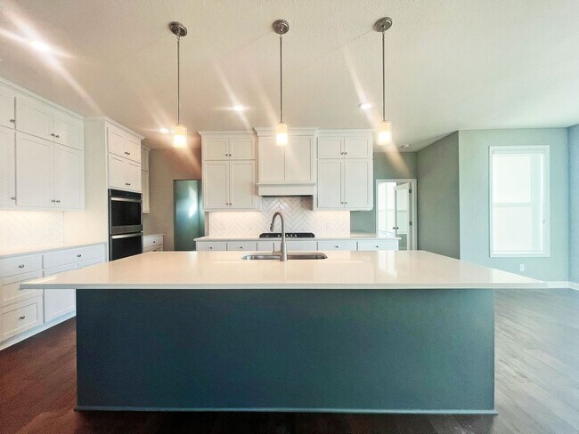 Building Photo - Sparkling Like-New 2-story w/ Full Walkout on Pond with Office-Bedroom 6, Pets OK!