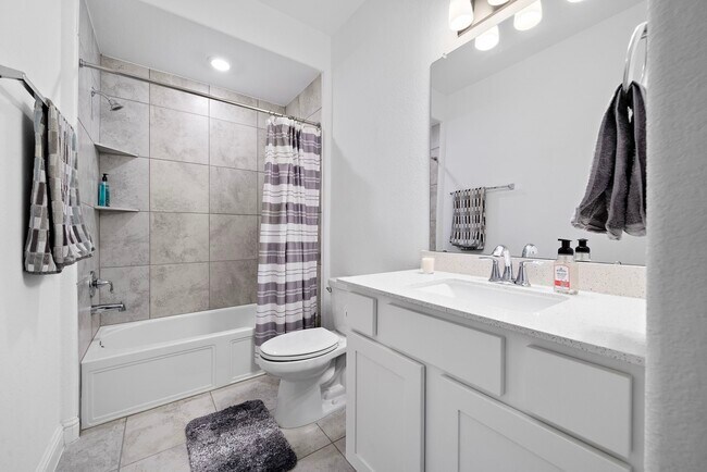 Building Photo - 11008 Mikula Dr