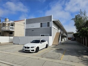 Building Photo - 2306 Vanderbilt Ln