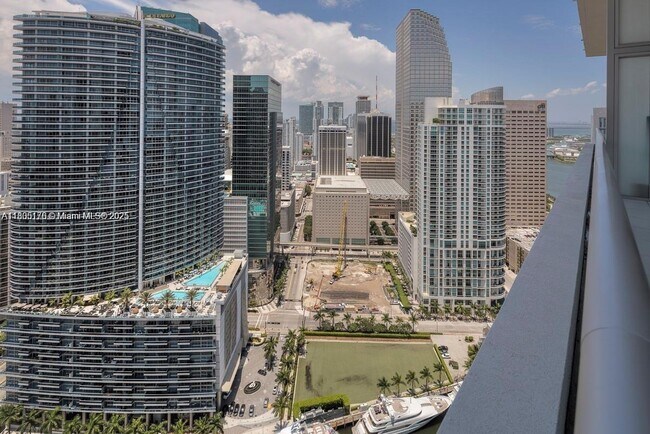 Foto del edificio - 465 Brickell Ave