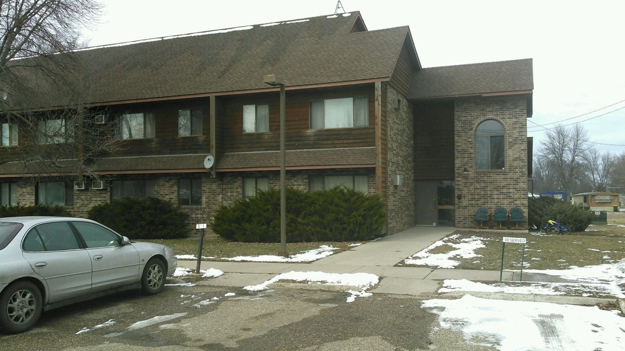 804 Evergreen Ave, Olivia, MN 56277 Apartments in Olivia, MN