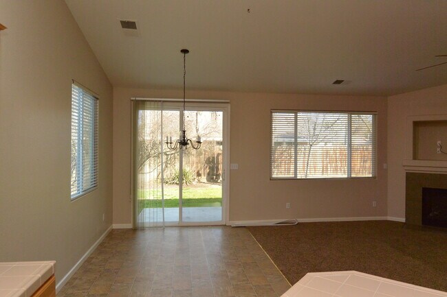 Foto del edificio - 6102 W Seeger Ct