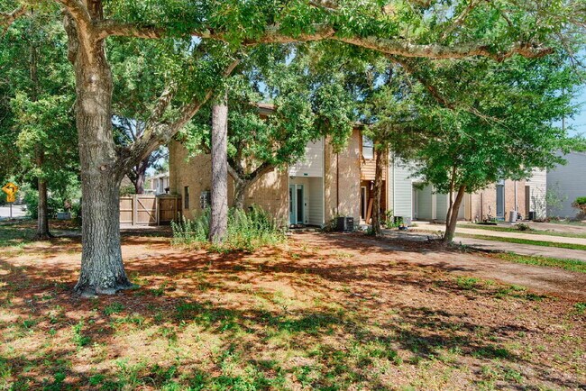 Foto del edificio - "Charming 2-Bed Townhouse Retreat in Fort ...
